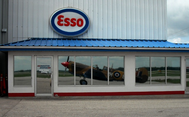 http://www.hadfield.ca/VWoC/P-40 in Esso window 1.jpg